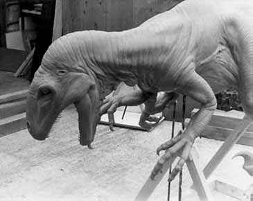 Deinonychus sculpt B& W